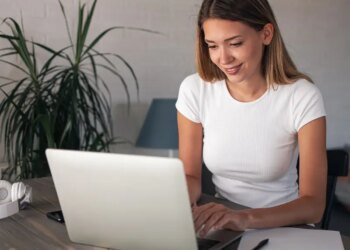 A Importância da Informática para Monitores de Recreação: Potencializando Habilidades e Aprimorando a Experiência dos Participantes