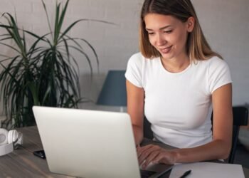 A Importância da Informática na Formação de Instrutores de Autoescola: Potencializando a Instrução e a Gestão de Aulas