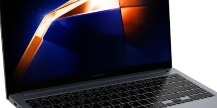 Notebook Samsung Galaxy Book4 review visão frontal mostrando a tela de 15 6 polegadas